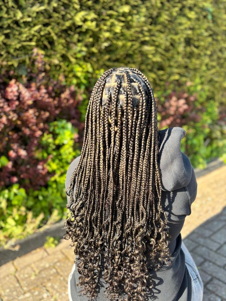 Knotless Curly Ends